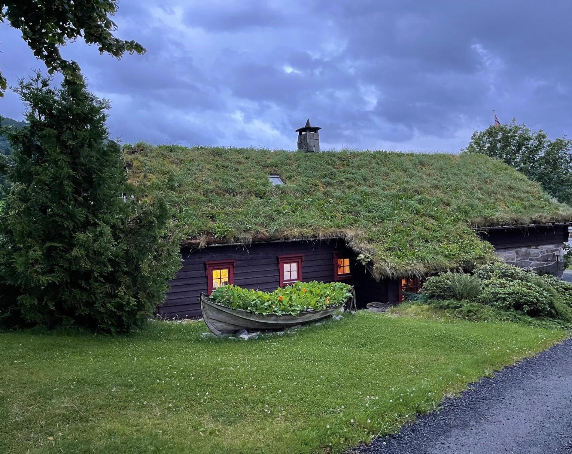 Orheimstunet - Gardsferie For Storfamilien Der Ogsa Hunden Er Velkommen Starheim Exterior photo